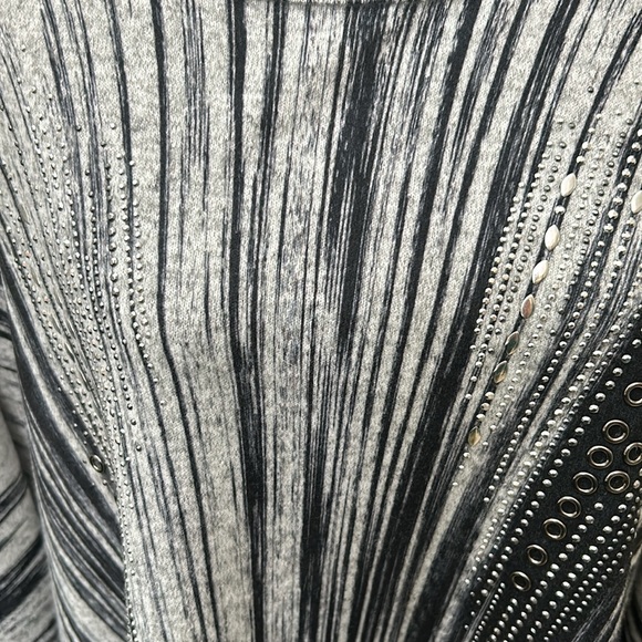 Gently worn B.L. E. U. knit Tunic 1X - Picture 2 of 6